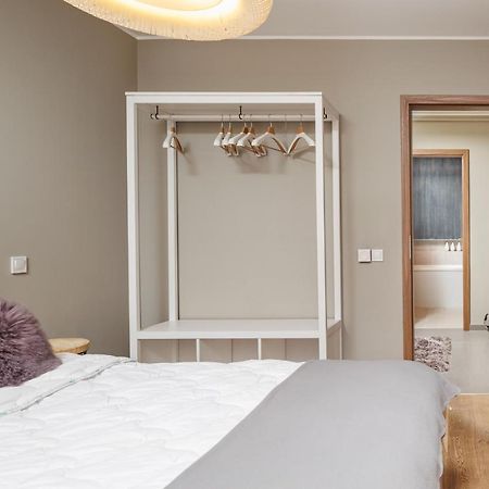 Cosmopolit Booking Brasov Bagian luar foto