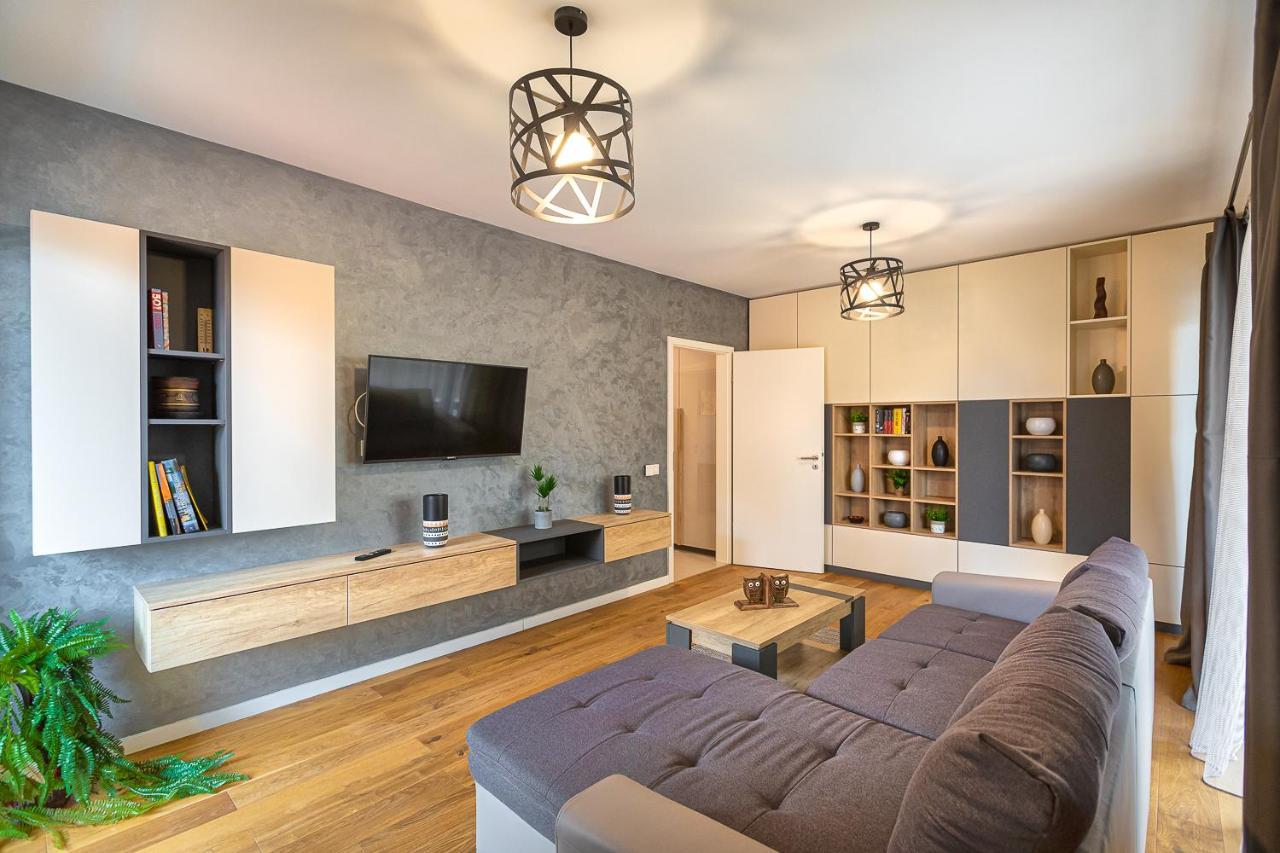Cosmopolit Booking Brasov Bagian luar foto